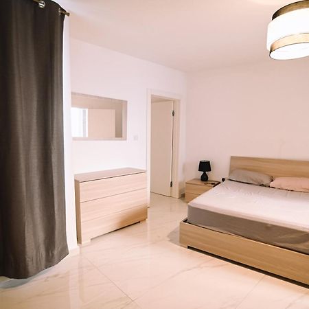Spacious 3 Bedroom In Sliema! Exterior foto